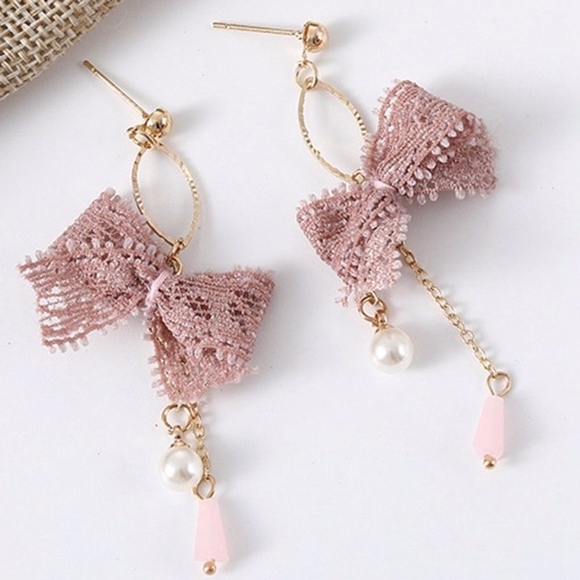 'Trousseau' Bridal Lace Bow Pearl Gold Earrings - Picture 3 of 4